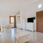 With Swimming Pool In Costa Serena Just 700 Mt From The Sea Apartmanhotel 3*
