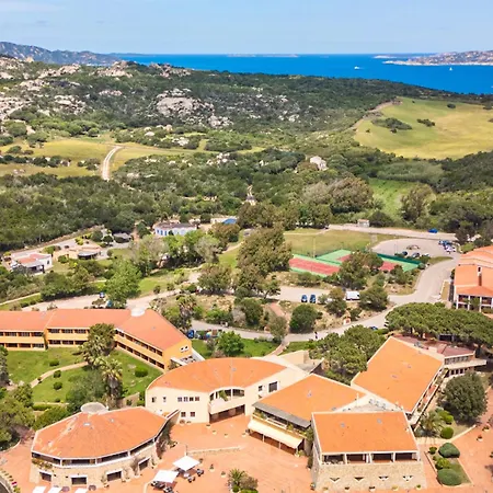 Lejlighedshotel With Swimming Pool In Costa Serena Just 700 Mt From The Sea