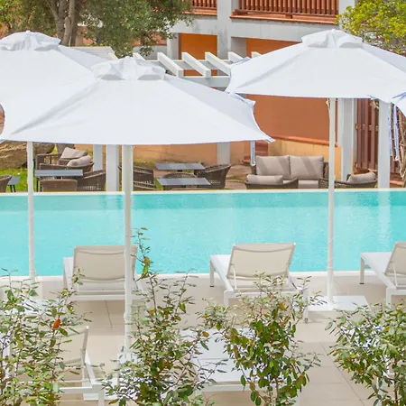 With Swimming Pool In Costa Serena Just 700 Mt From The Sea 3*