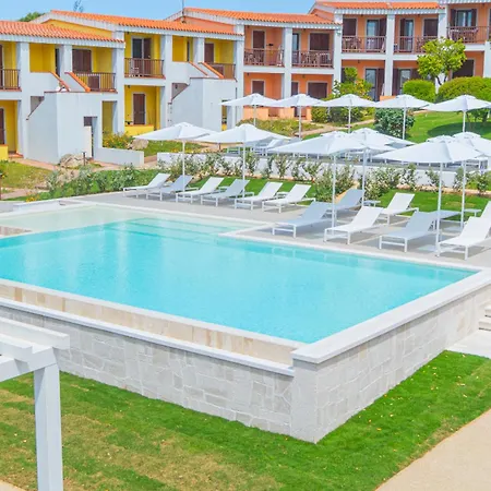 With Swimming Pool In Costa Serena Just 700 Mt From The Sea Lejlighedshotel