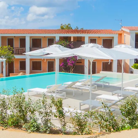 With Swimming Pool In Costa Serena Just 700 Mt From The Sea 3*