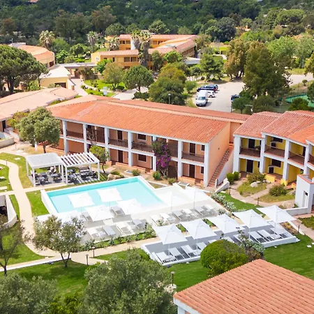 With Swimming Pool In Costa Serena Just 700 Mt From The Sea Lejlighedshotel