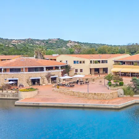 With Swimming Pool In Costa Serena Just 700 Mt From The Sea 3*
