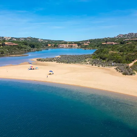 With Swimming Pool In Costa Serena Just 700 Mt From The Sea Lejlighedshotel Porto Rafael