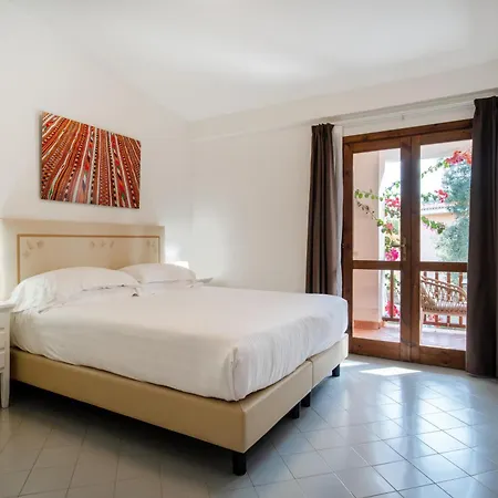 With Swimming Pool In Costa Serena Just 700 Mt From The Sea Lejlighedshotel Porto Rafael