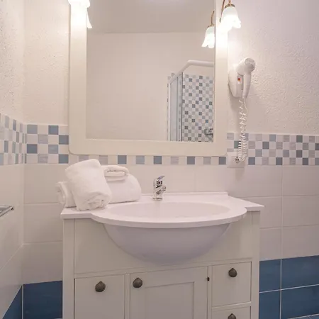 With Swimming Pool In Costa Serena Just 700 Mt From The Sea Lejlighedshotel Porto Rafael