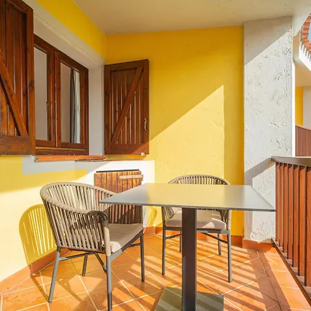 With Swimming Pool In Costa Serena Just 700 Mt From The Sea Lejlighedshotel Porto Rafael